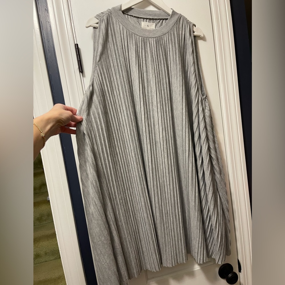Lou & Grey pleated sleeveless trapeze style dress with pockets